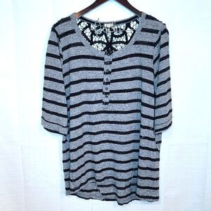 Eyeshadow Striped Lace Back Detail Tee Size 1X
